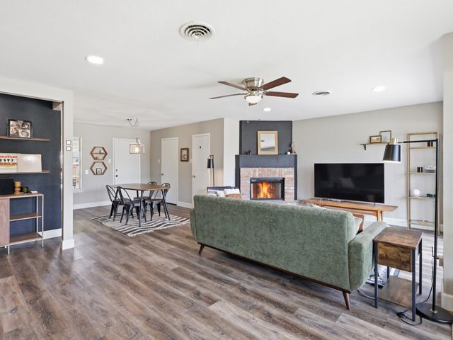 2613 W Rochelle Road, Irving, TX 75062