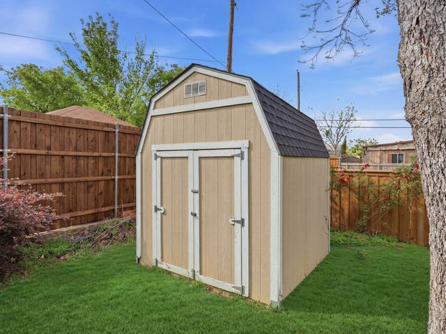 2613 W Rochelle Road, Irving, TX 75062