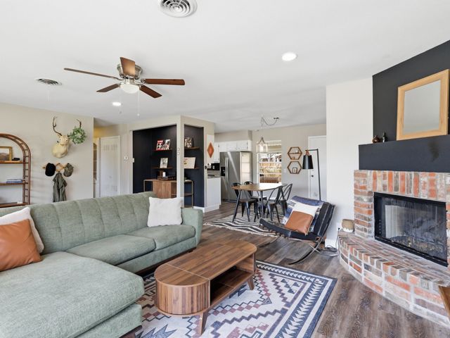 2613 W Rochelle Road, Irving, TX 75062