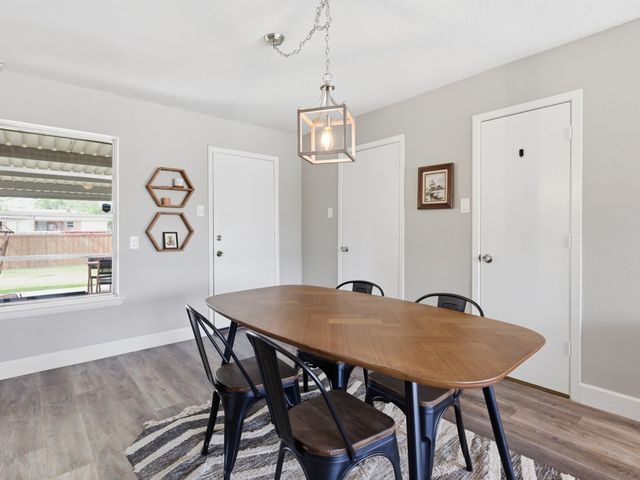 2613 W Rochelle Road, Irving, TX 75062