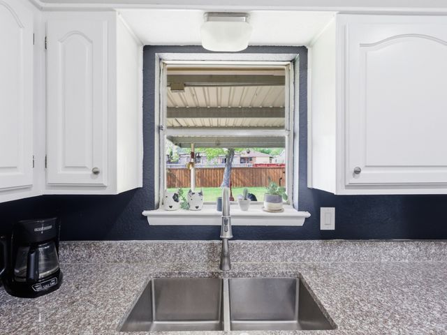 2613 W Rochelle Road, Irving, TX 75062