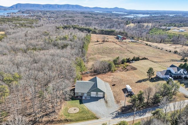 2680 Bluewater DR, Moneta, VA 24121