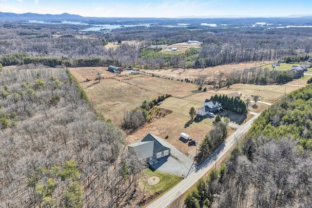 2680 Bluewater DR, Moneta, VA 24121
