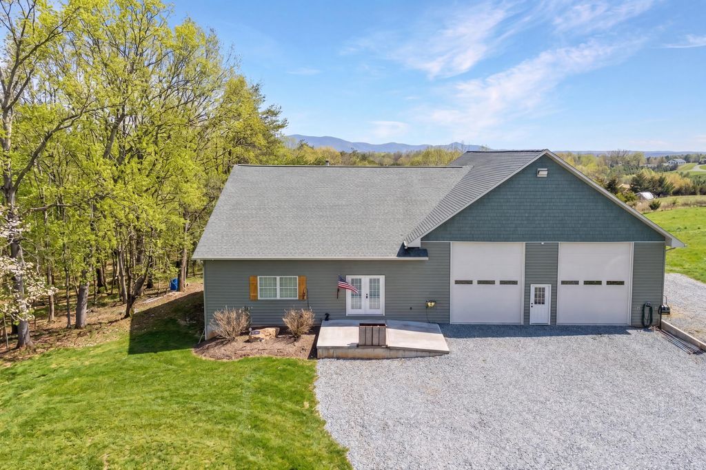 2680 Bluewater DR, Moneta, VA 24121