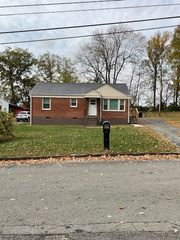 1818 Sunset Ave, Columbia, TN 38401