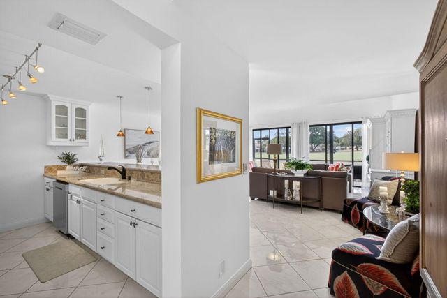 301 Old Meadow Way, Palm Beach Gardens, FL 33418