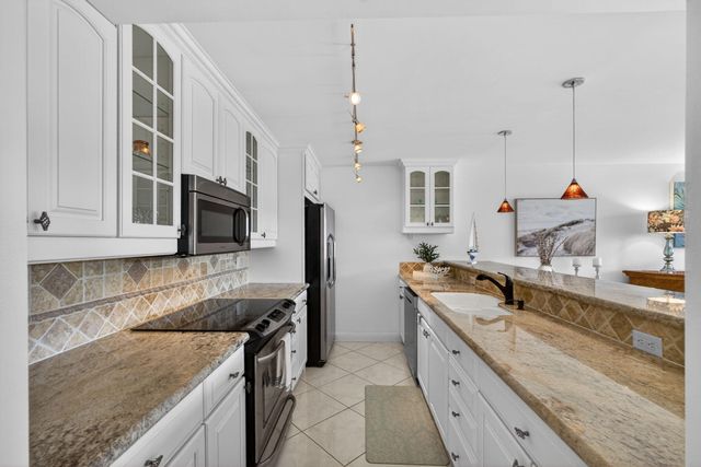 301 Old Meadow Way, Palm Beach Gardens, FL 33418