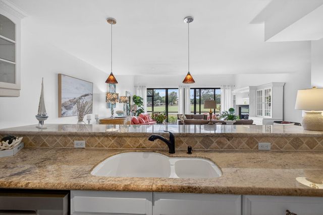 301 Old Meadow Way, Palm Beach Gardens, FL 33418