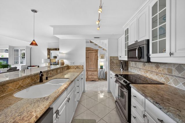 301 Old Meadow Way, Palm Beach Gardens, FL 33418