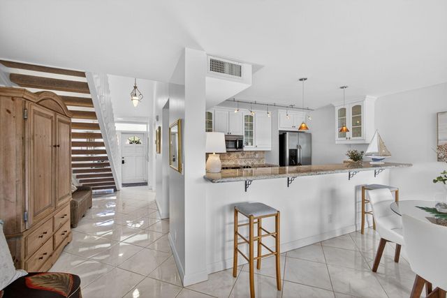 301 Old Meadow Way, Palm Beach Gardens, FL 33418