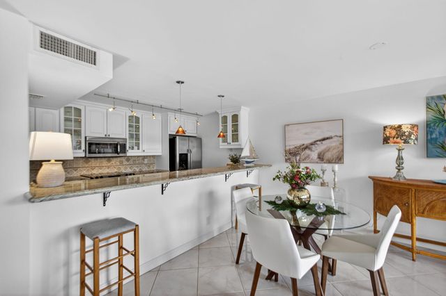 301 Old Meadow Way, Palm Beach Gardens, FL 33418