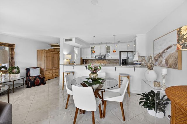 301 Old Meadow Way, Palm Beach Gardens, FL 33418