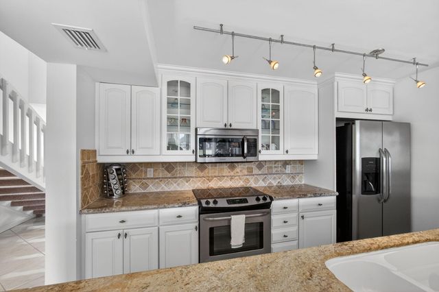 301 Old Meadow Way, Palm Beach Gardens, FL 33418