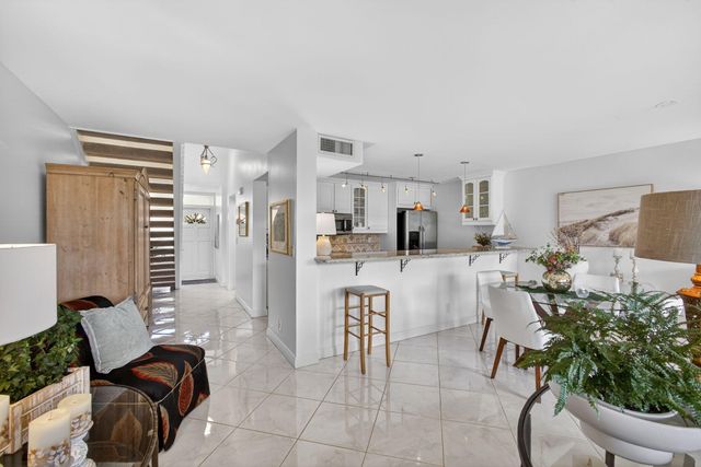 301 Old Meadow Way, Palm Beach Gardens, FL 33418