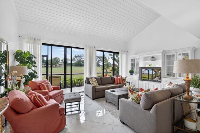 301 Old Meadow Way, Palm Beach Gardens, FL 33418