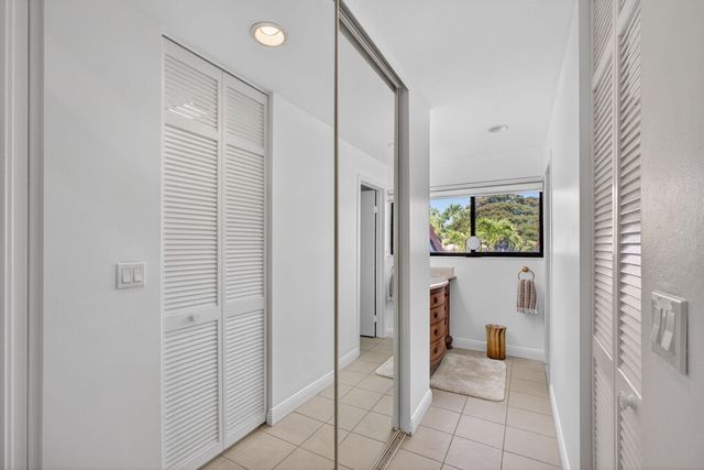 301 Old Meadow Way, Palm Beach Gardens, FL 33418