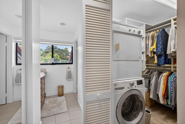 301 Old Meadow Way, Palm Beach Gardens, FL 33418