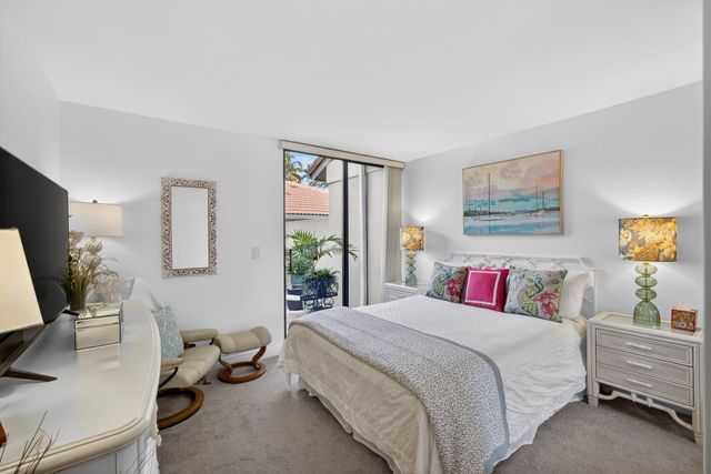 301 Old Meadow Way, Palm Beach Gardens, FL 33418