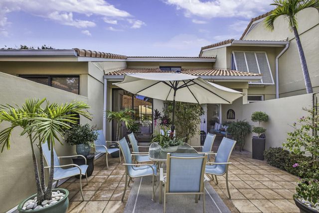 301 Old Meadow Way, Palm Beach Gardens, FL 33418