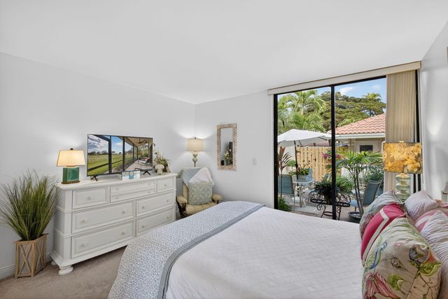 301 Old Meadow Way, Palm Beach Gardens, FL 33418