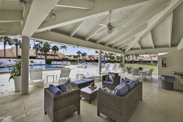 301 Old Meadow Way, Palm Beach Gardens, FL 33418