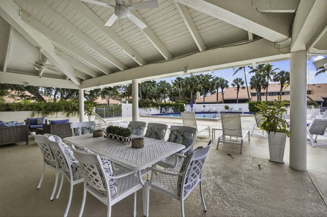 301 Old Meadow Way, Palm Beach Gardens, FL 33418