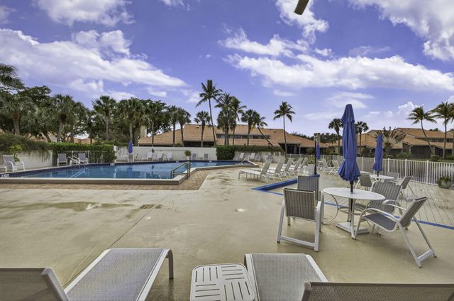 301 Old Meadow Way, Palm Beach Gardens, FL 33418