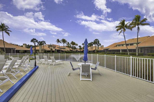 301 Old Meadow Way, Palm Beach Gardens, FL 33418