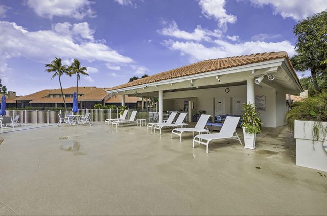 301 Old Meadow Way, Palm Beach Gardens, FL 33418