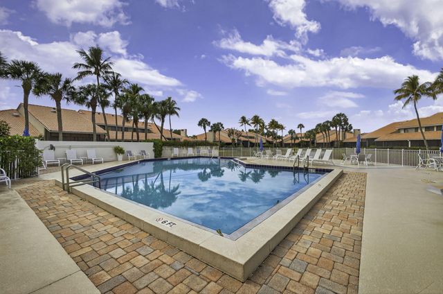 301 Old Meadow Way, Palm Beach Gardens, FL 33418