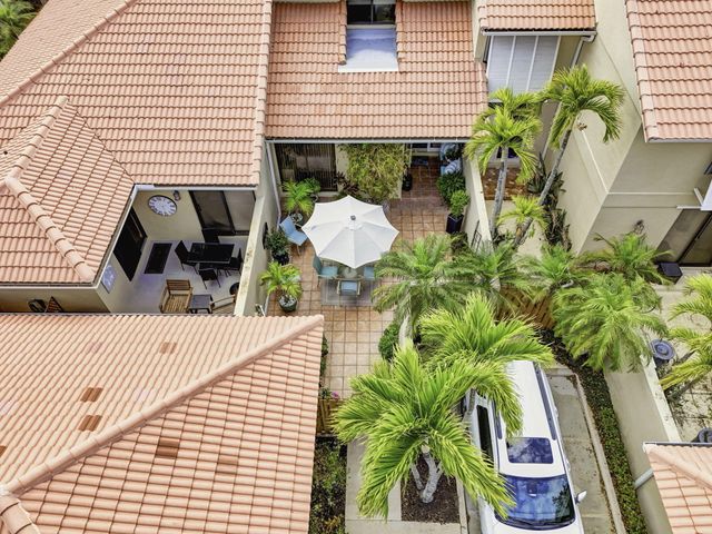 301 Old Meadow Way, Palm Beach Gardens, FL 33418