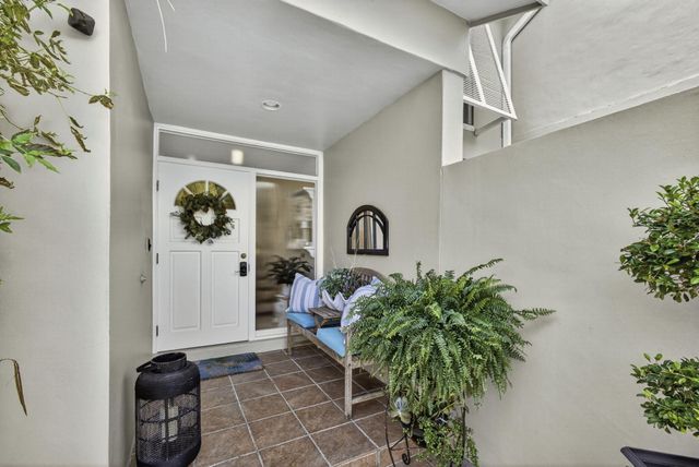 301 Old Meadow Way, Palm Beach Gardens, FL 33418