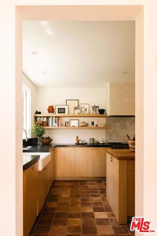 4801 Ambrose Avenue, Los Angeles, CA 90027
