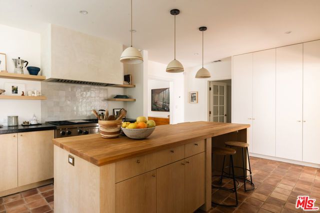 4801 Ambrose Avenue, Los Angeles, CA 90027