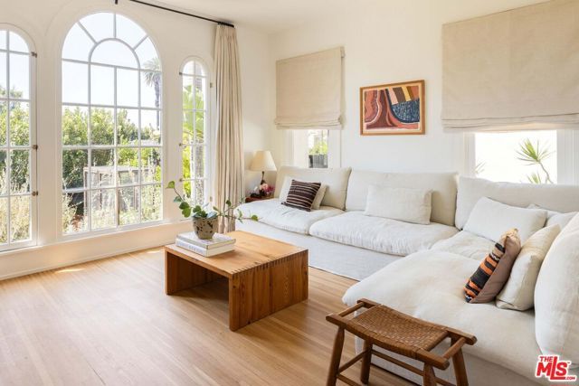 4801 Ambrose Avenue, Los Angeles, CA 90027