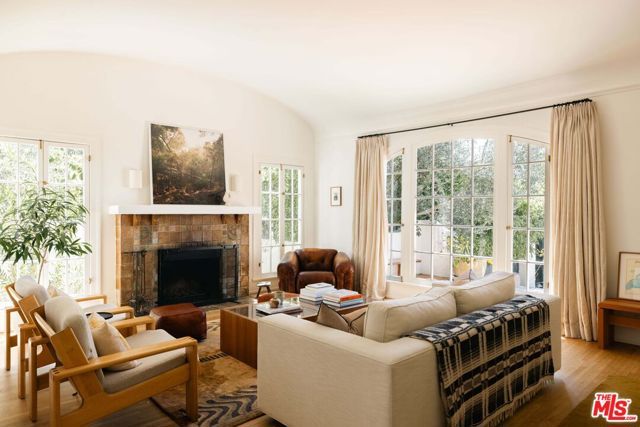 4801 Ambrose Avenue, Los Angeles, CA 90027