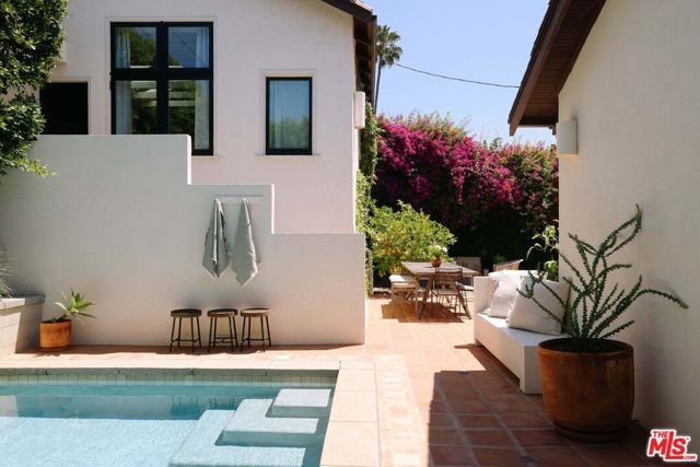 4801 Ambrose Avenue, Los Angeles, CA 90027