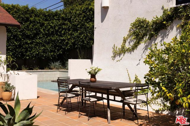 4801 Ambrose Avenue, Los Angeles, CA 90027