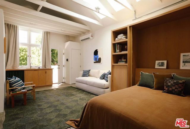 4801 Ambrose Avenue, Los Angeles, CA 90027