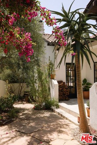 4801 Ambrose Avenue, Los Angeles, CA 90027