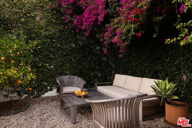 4801 Ambrose Avenue, Los Angeles, CA 90027