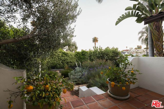 4801 Ambrose Avenue, Los Angeles, CA 90027