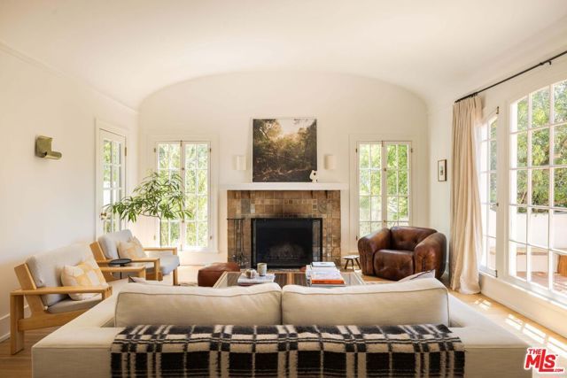 4801 Ambrose Avenue, Los Angeles, CA 90027