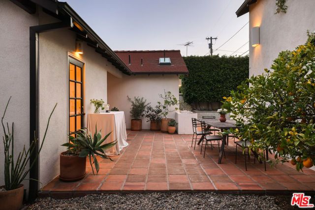 4801 Ambrose Avenue, Los Angeles, CA 90027