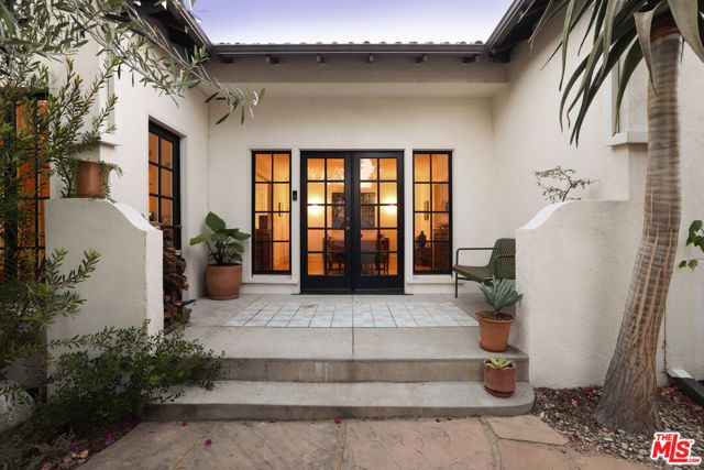 4801 Ambrose Avenue, Los Angeles, CA 90027