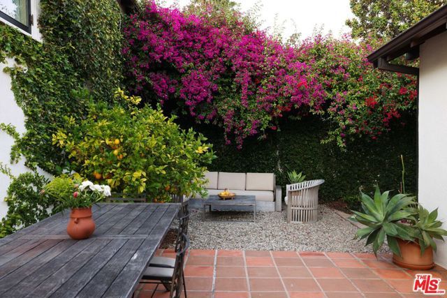 4801 Ambrose Avenue, Los Angeles, CA 90027