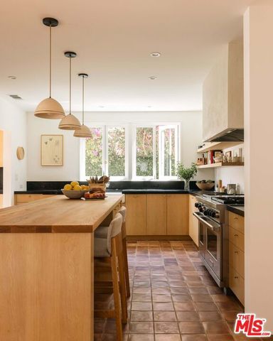 4801 Ambrose Avenue, Los Angeles, CA 90027