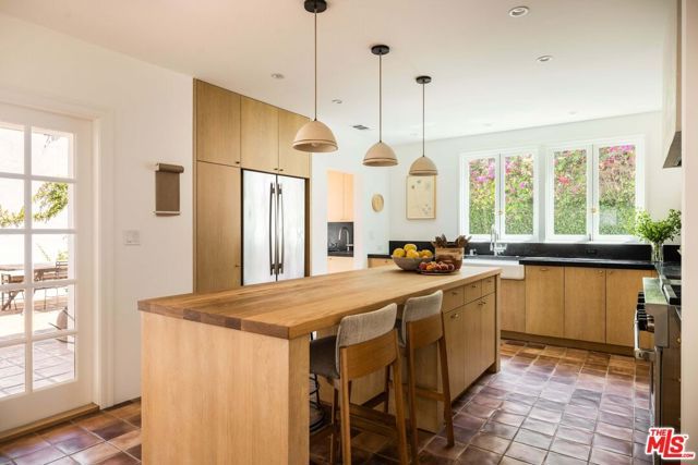 4801 Ambrose Avenue, Los Angeles, CA 90027
