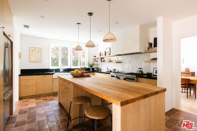 4801 Ambrose Avenue, Los Angeles, CA 90027