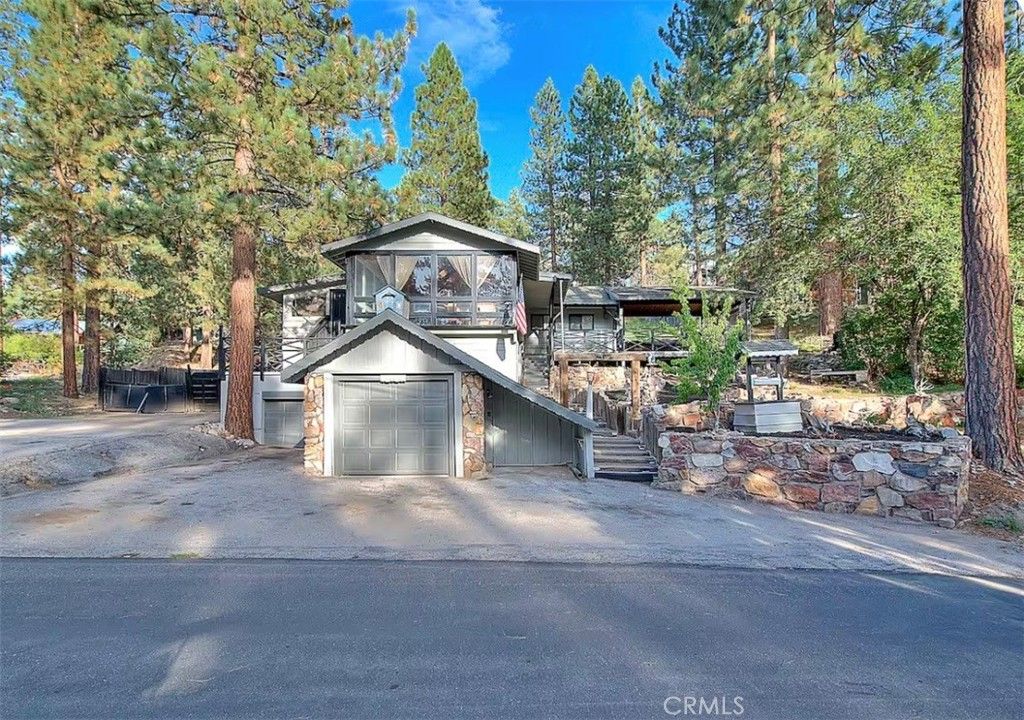 1002 CHEROKEE ST, Fawnskin, CA 92333